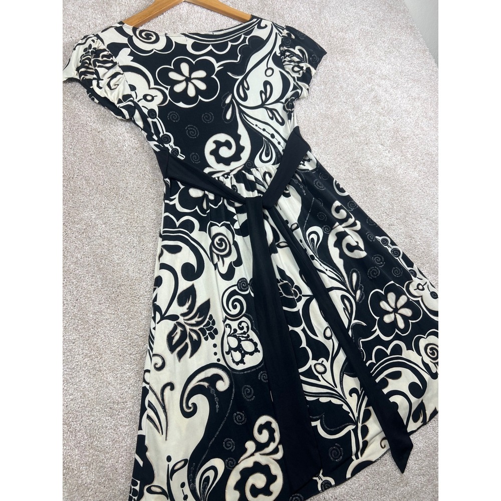 Y2K Black White Floral Dress Short Sleeve V Neck S BOHO Fit & Flare Retro - Picture 10 of 10